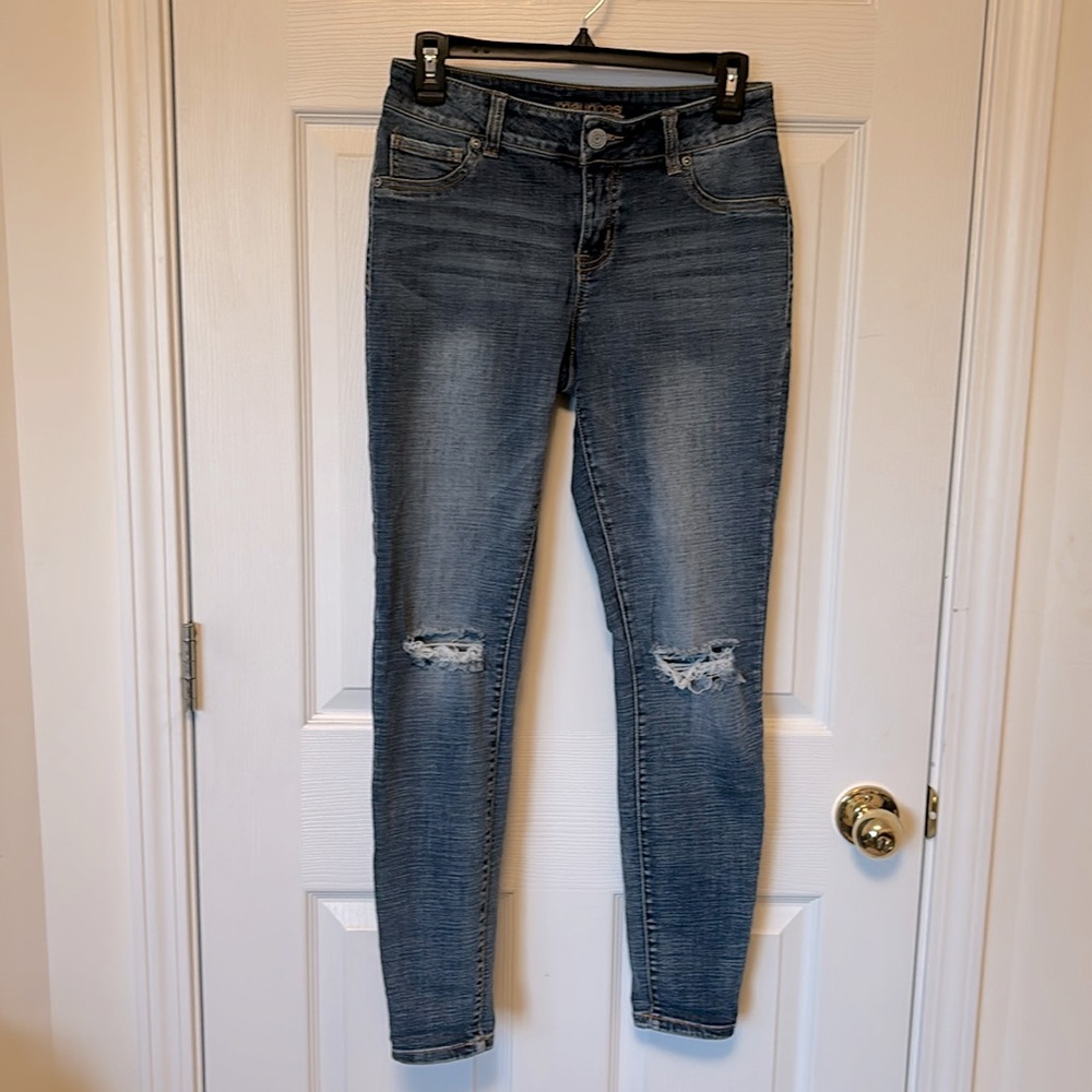 Maurices Dark Wash Distressed Denim Skinny Jeans Size XS-R